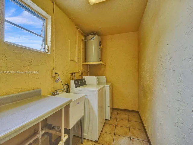 1024 SE 3rd Ave # 305, Dania Beach FL 33004