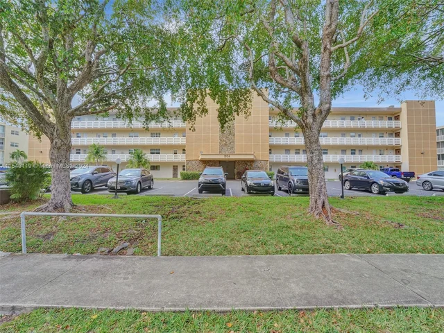 1024 SE 3rd Ave # 305, Dania Beach FL 33004