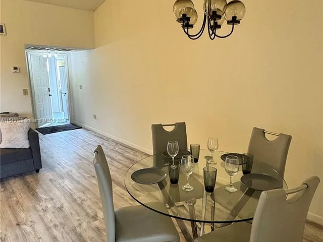 910 Constitution Dr # 910E, Homestead FL 33034