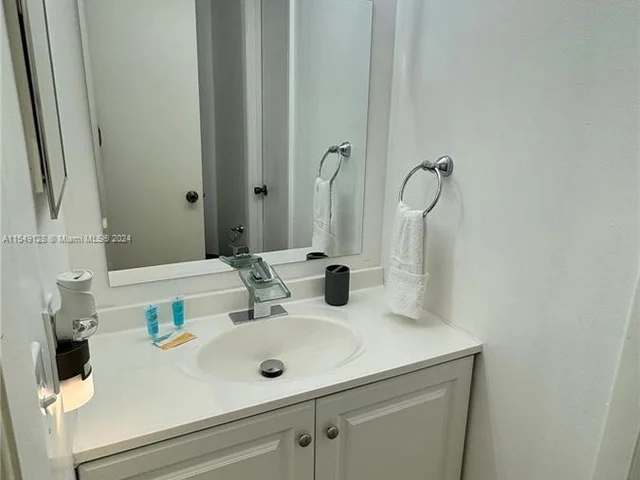 910 Constitution Dr # 910E, Homestead FL 33034