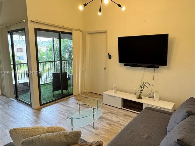 910 Constitution Dr # 910E, Homestead FL 33034