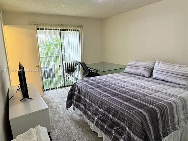 910 Constitution Dr # 910E, Homestead FL 33034