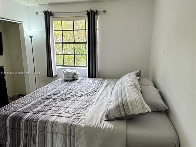 910 Constitution Dr # 910E, Homestead FL 33034