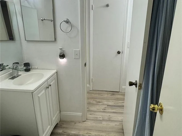 910 Constitution Dr # 910E, Homestead FL 33034