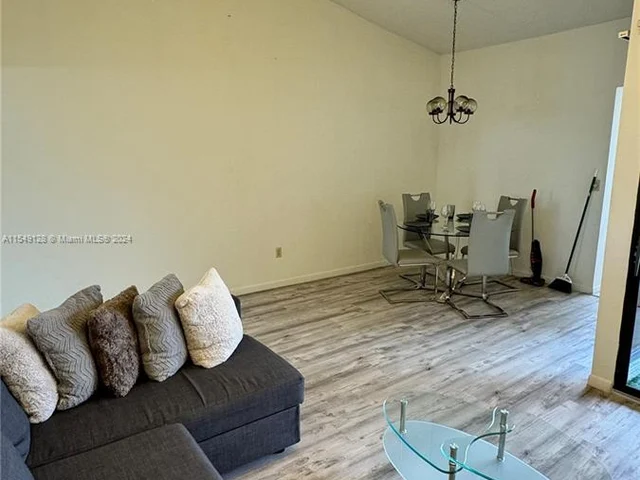 910 Constitution Dr # 910E, Homestead FL 33034