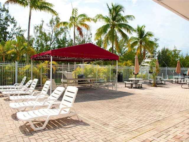 3660 NE 166th St # 802, North Miami Beach FL 33160