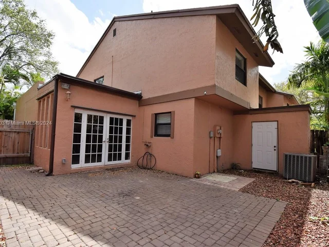 14 Chestnut Cir, Cooper City FL 33026