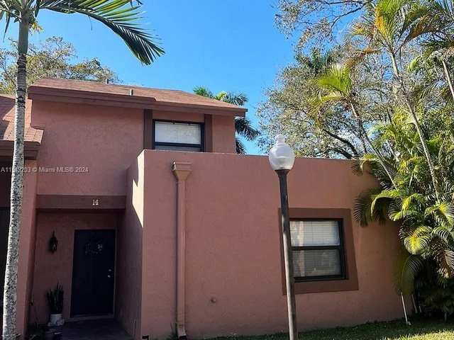 14 Chestnut Cir, Cooper City FL 33026