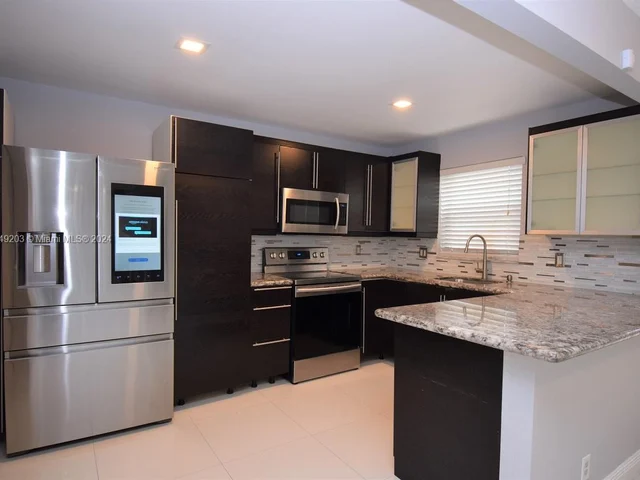 14 Chestnut Cir, Cooper City FL 33026