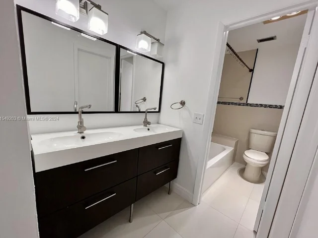 14 Chestnut Cir, Cooper City FL 33026