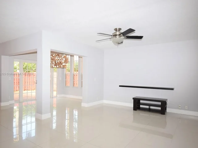 14 Chestnut Cir, Cooper City FL 33026