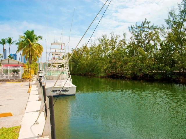 3660 NE 166th St # 802, North Miami Beach FL 33160