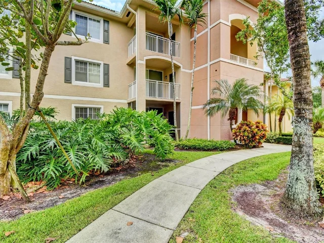 6505 Emerald Dunes Dr # 208, West Palm Beach FL 33411