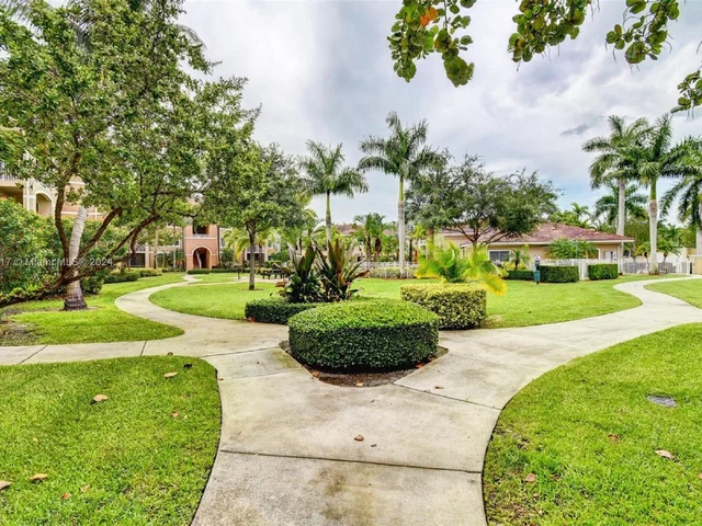 6505 Emerald Dunes Dr # 208, West Palm Beach FL 33411