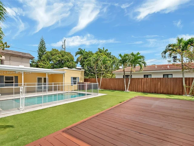 1667 SW 11th St, Miami FL 33135