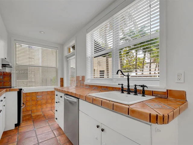 1667 SW 11th St, Miami FL 33135