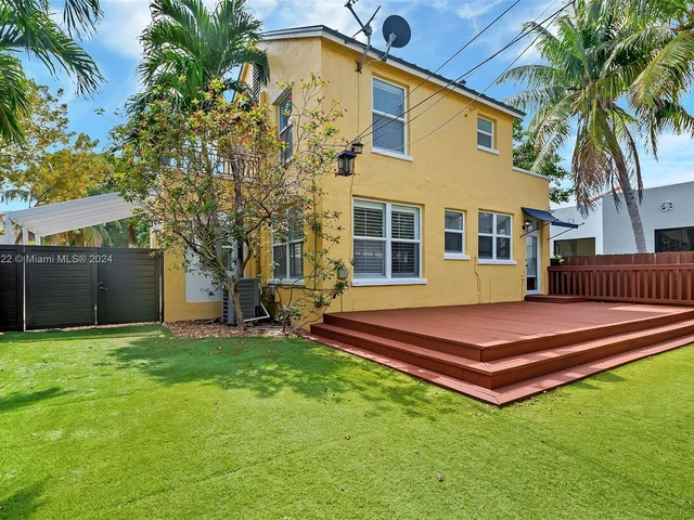 1667 SW 11th St, Miami FL 33135