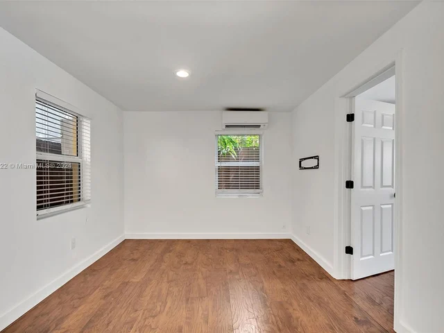 1667 SW 11th St, Miami FL 33135