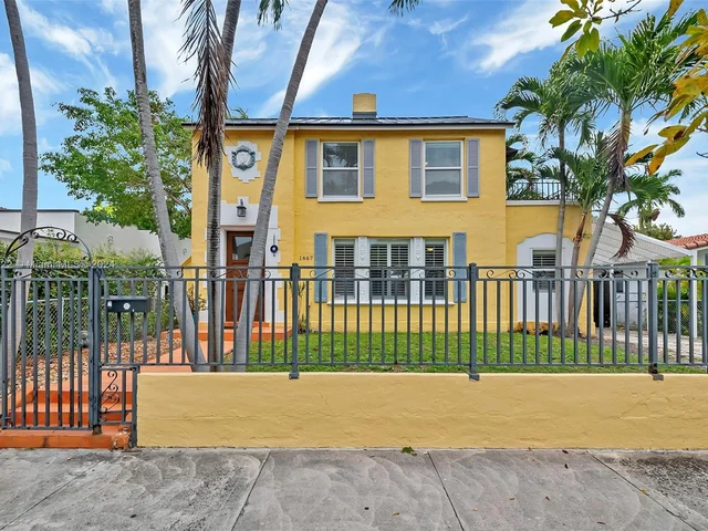 1667 SW 11th St, Miami FL 33135