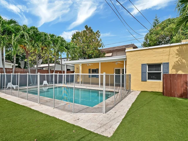 1667 SW 11th St, Miami FL 33135