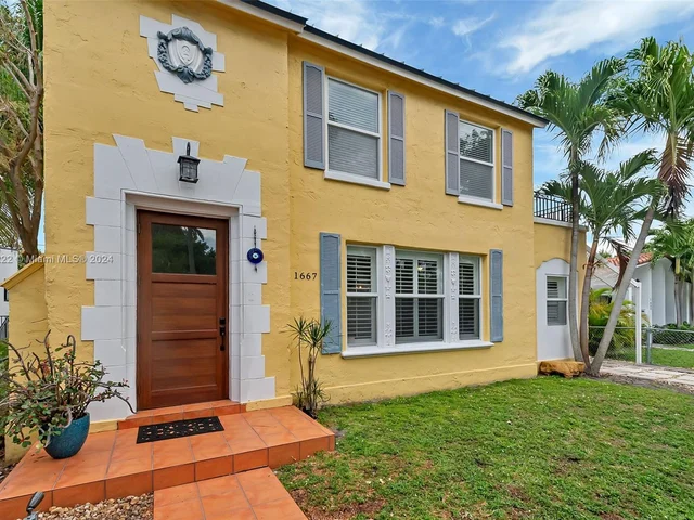 1667 SW 11th St, Miami FL 33135