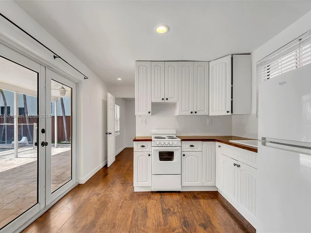 1667 SW 11th St, Miami FL 33135