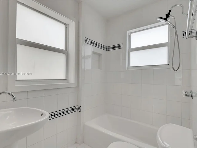 1667 SW 11th St, Miami FL 33135