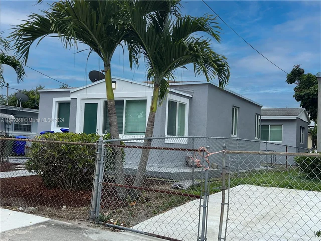 6938 NW 6th Ave, Miami FL 33150