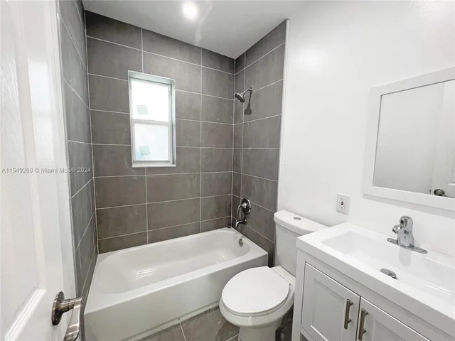 6938 NW 6th Ave, Miami FL 33150