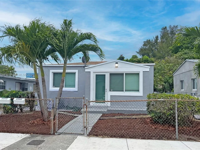 6938 NW 6th Ave, Miami FL 33150