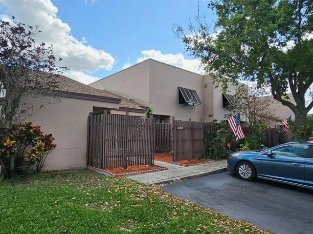 1189 NW 122nd Ter, Pembroke Pines FL 33026