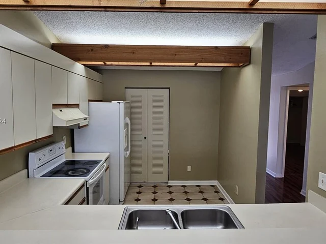 1189 NW 122nd Ter, Pembroke Pines FL 33026