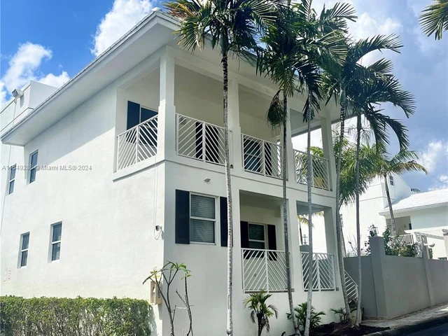 1045 SW 9th Ct # P, Miami FL 33130