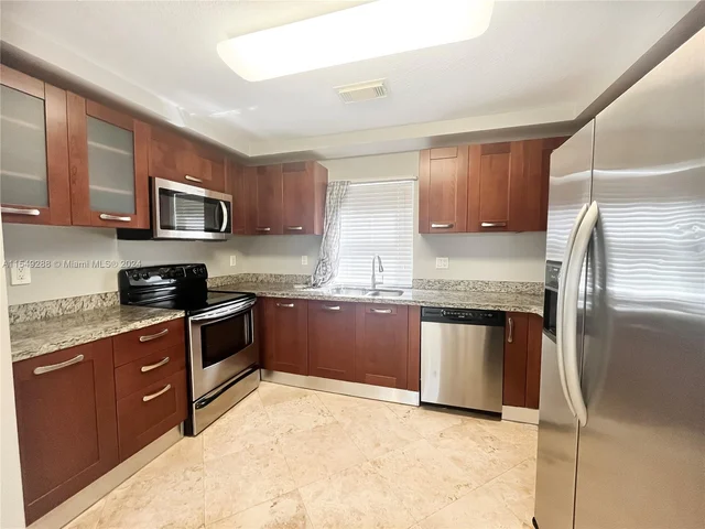 1045 SW 9th Ct # P, Miami FL 33130