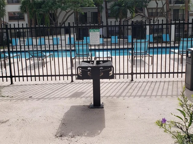 470 S Park Rd # 203, Hollywood FL 33021