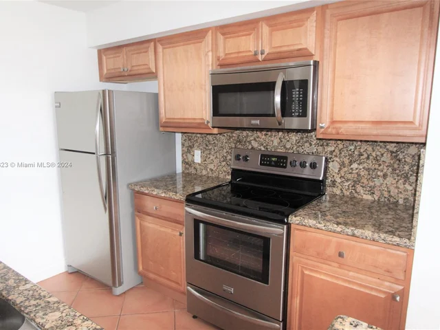 2321 NW 33rd St # 213, Oakland Park FL 33309