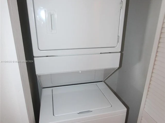 2321 NW 33rd St # 213, Oakland Park FL 33309