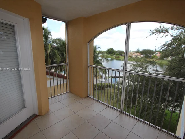 2321 NW 33rd St # 213, Oakland Park FL 33309