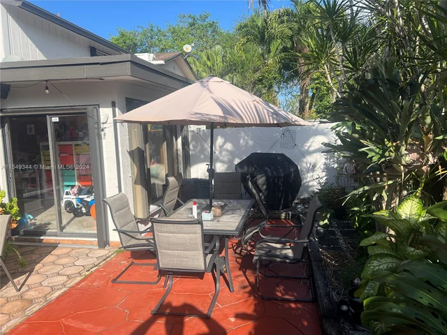 11720 SW 91st Ter, Miami FL 33186