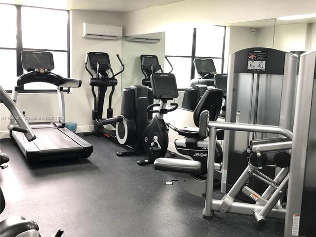 919 Hillcrest Dr # 302, Hollywood FL 33021