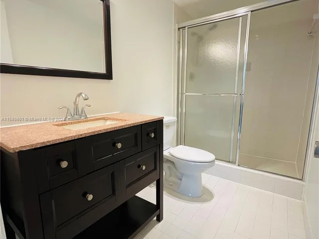 919 Hillcrest Dr # 302, Hollywood FL 33021