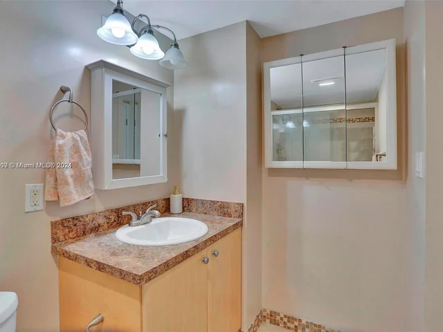 3625 N Country Club Dr # 1404, Aventura FL 33180