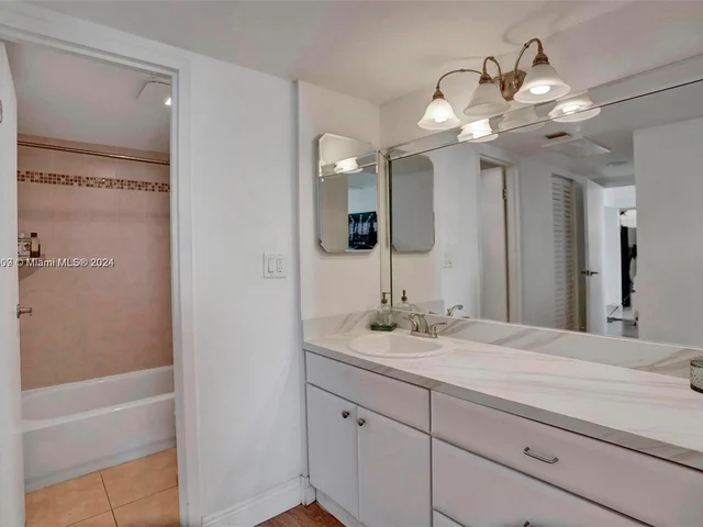 3625 N Country Club Dr # 1404, Aventura FL 33180