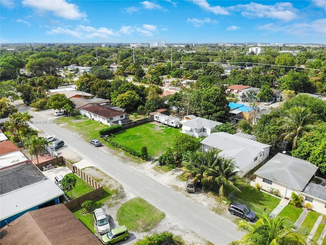 255 NE 161st St, Miami FL 33162