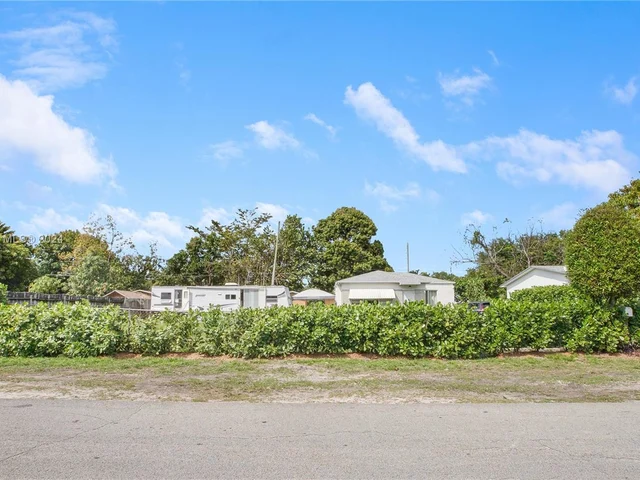 255 NE 161st St, Miami FL 33162