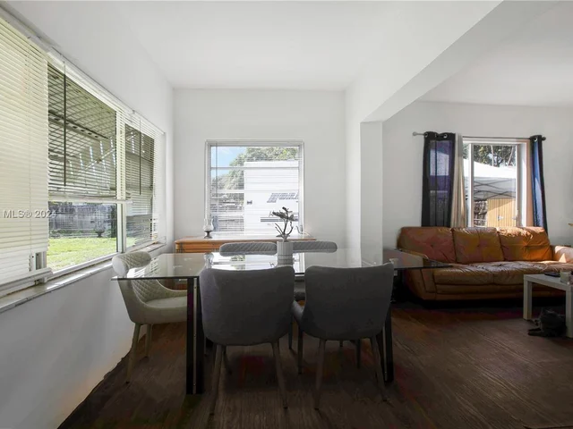 255 NE 161st St, Miami FL 33162