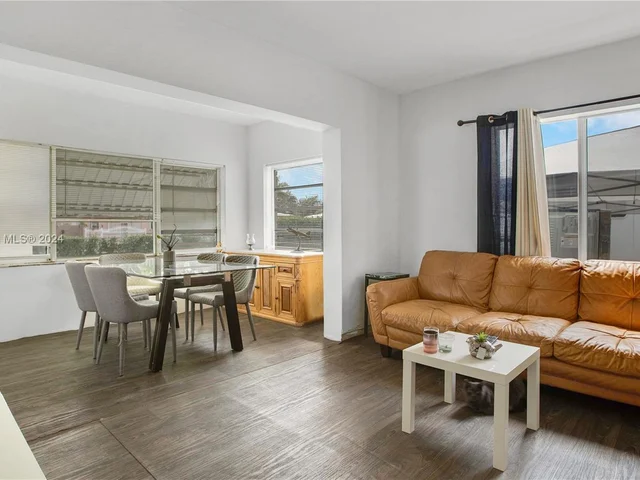 255 NE 161st St, Miami FL 33162