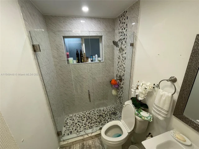 8850 NW 13th St, Pembroke Pines FL 33024