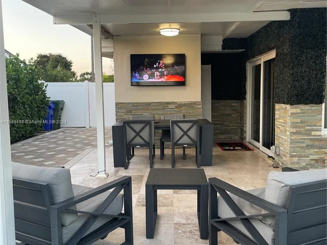 8850 NW 13th St, Pembroke Pines FL 33024