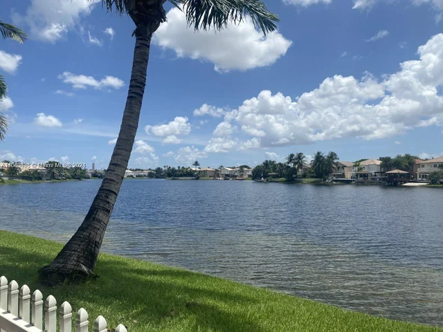 11156 NW 73rd St, Doral FL 33178